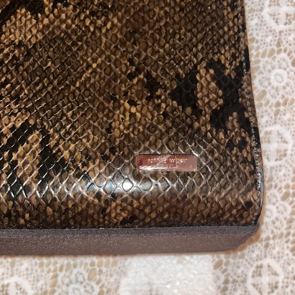 Handbag - Picture 3 of 6